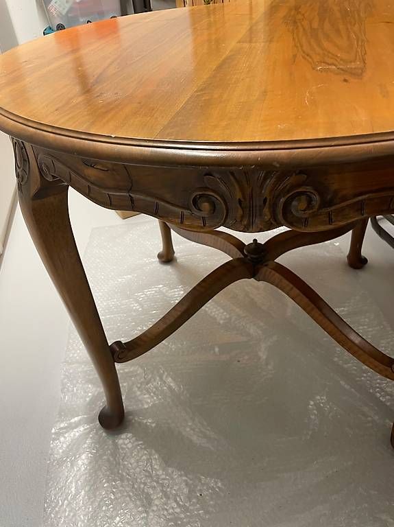 Tavoli: Schöner Nussbaumtisch rund 120 cm – Usato da Nuglar venduto da therese0110