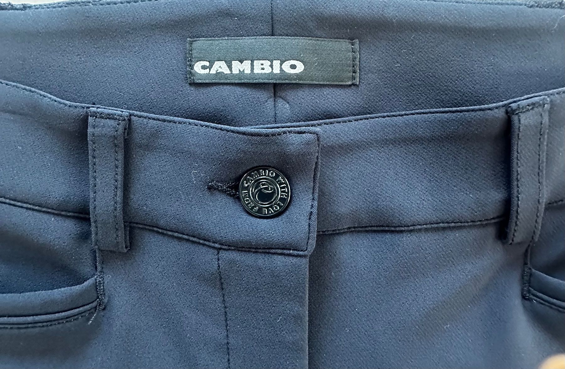 Cambio Pantaloni: Cambio Hose Damen 36 – Usato da Liestal venduto da Ballybs 3