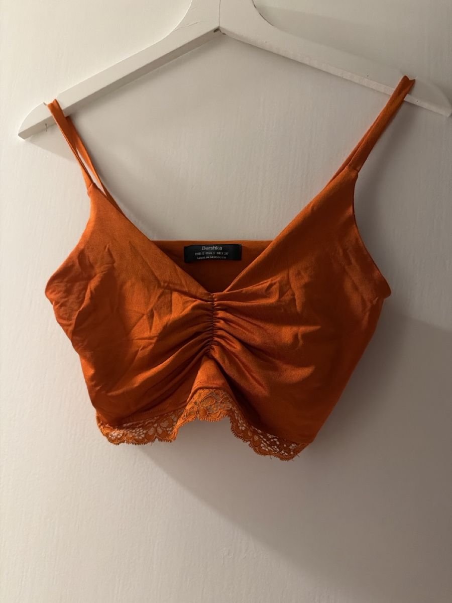 Bershka Tops: Crop Top orange mit Spitze – Gebraucht aus zürich von resagrev