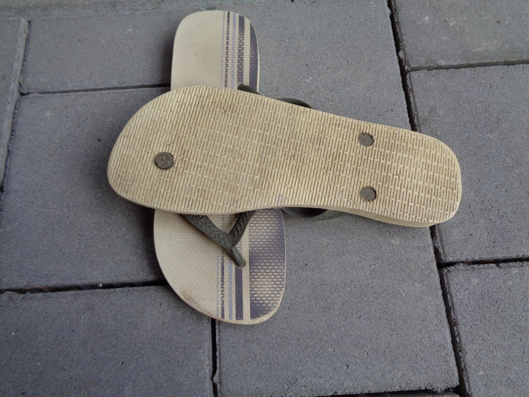 Havaianas Herrenschuhe: Havaianas Herren grau Gr. 45-46 - 400131 – Gebraucht aus Küssnacht am Rigi von Schuhe-Secondhand 1