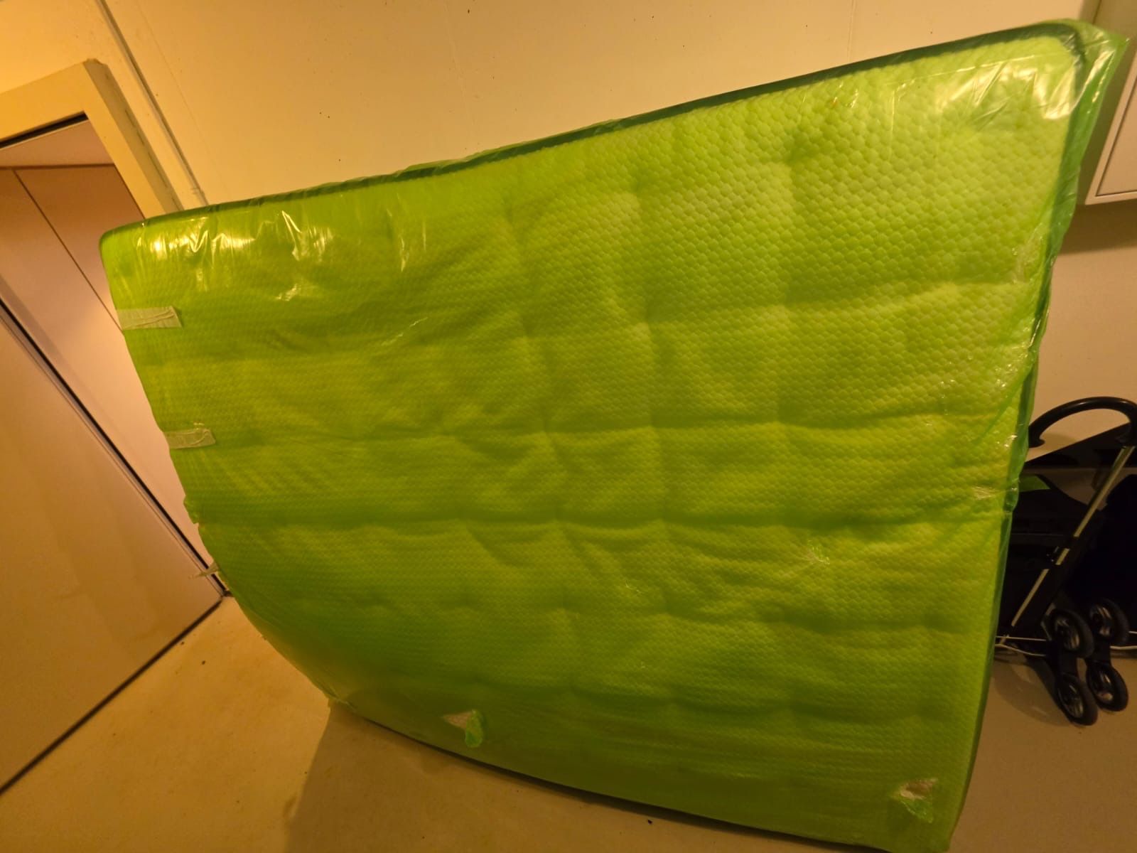 Matratzen: Matelas King Size en excellent état. – Gebraucht aus Riehen von alm_55fz