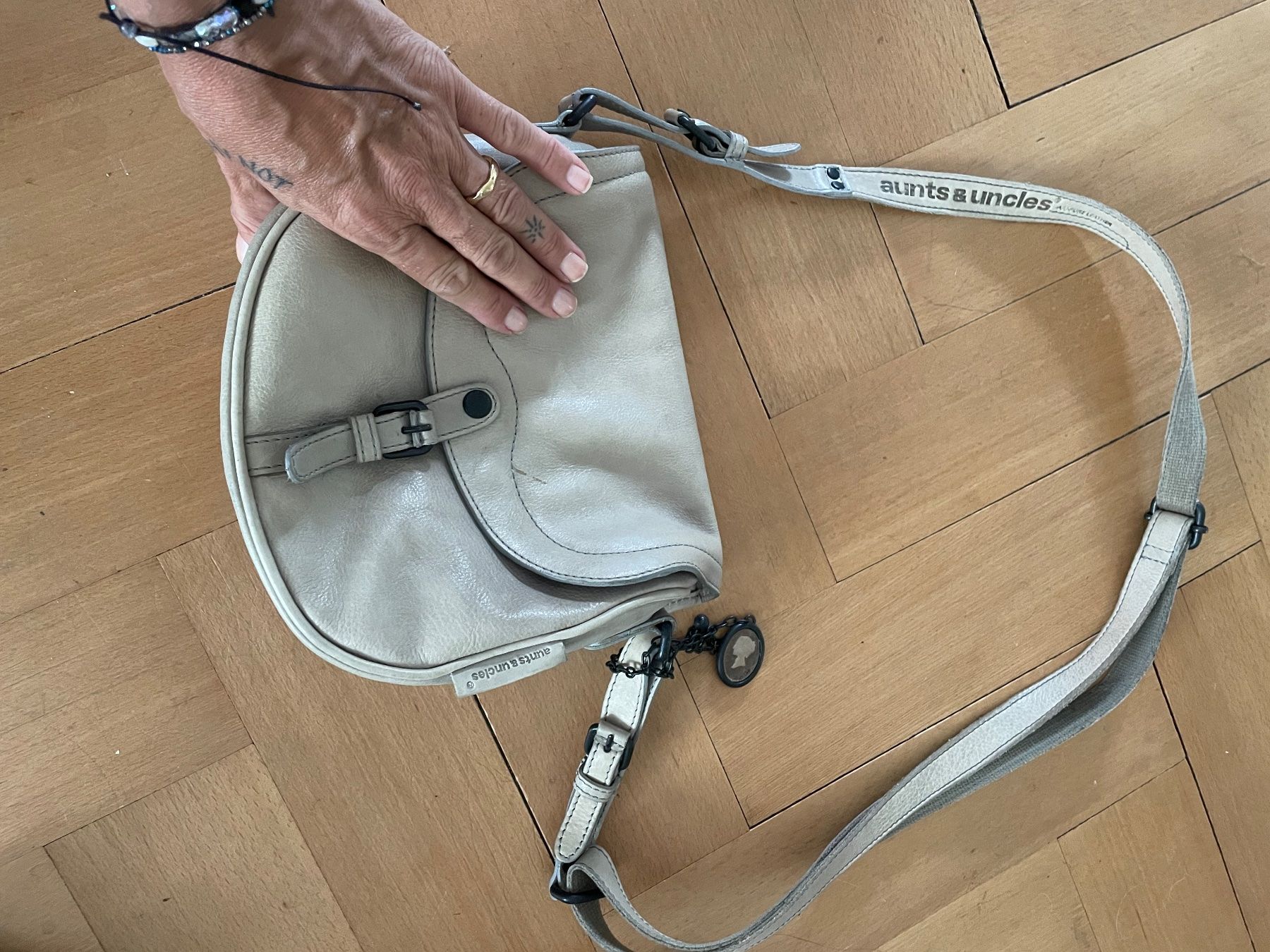 Aunts & Uncles Taschen für Damen: Handtasche Aunts& Uncles – Gebraucht aus Arbon von Meret2 1
