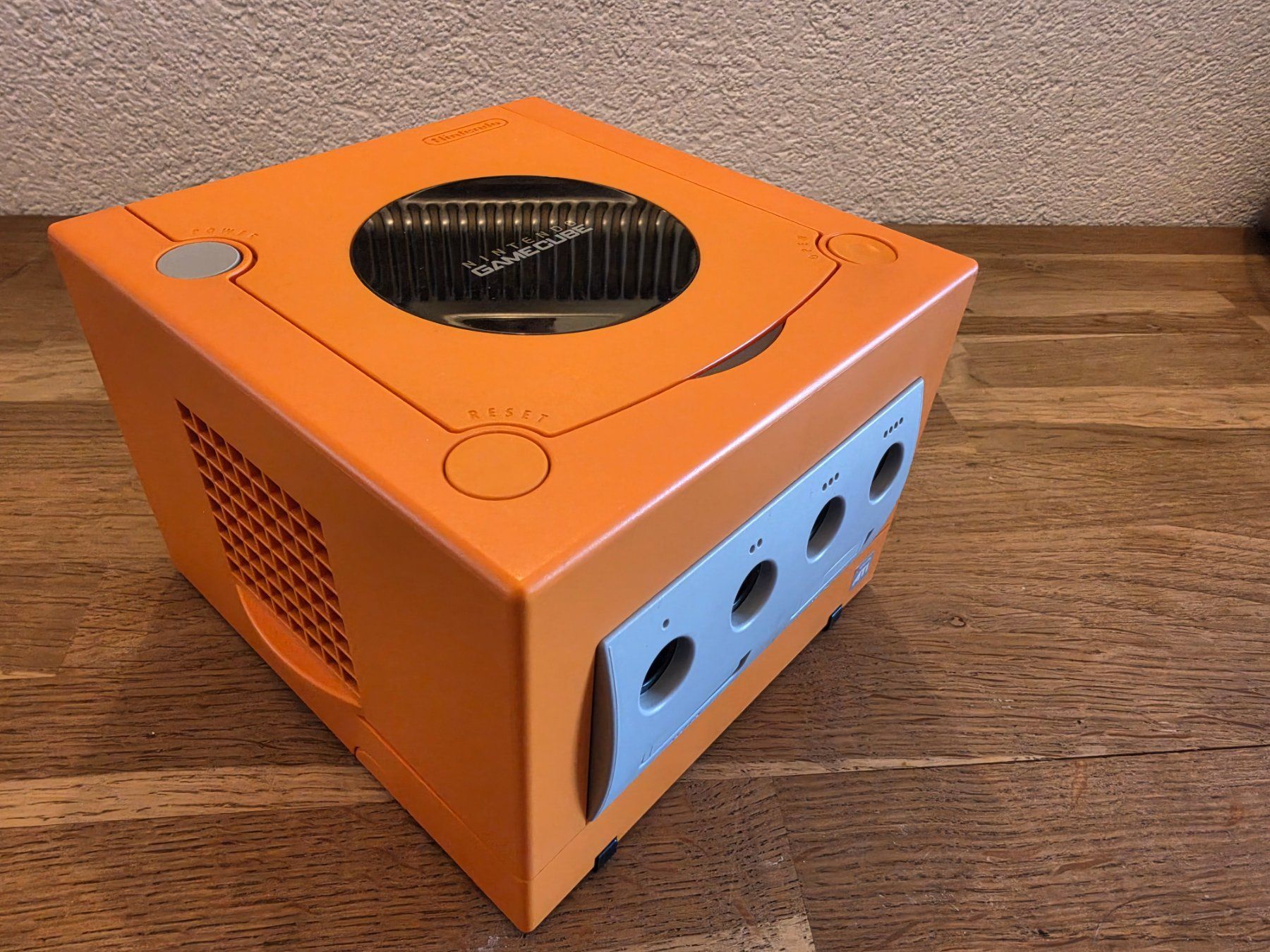Nintendo Console: Nintendo GameCube PAL Orange + CUBEODE + GCHD + MemCard Pro – Usato da Petit-Lancy venduto da moh_6dsd