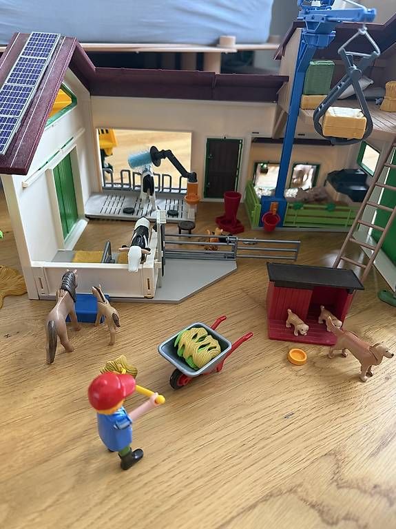Playmobil Spielzeuge: Playmobil Bauernhof mit Traktor – Gebraucht aus Bern von dif_mcv2 1