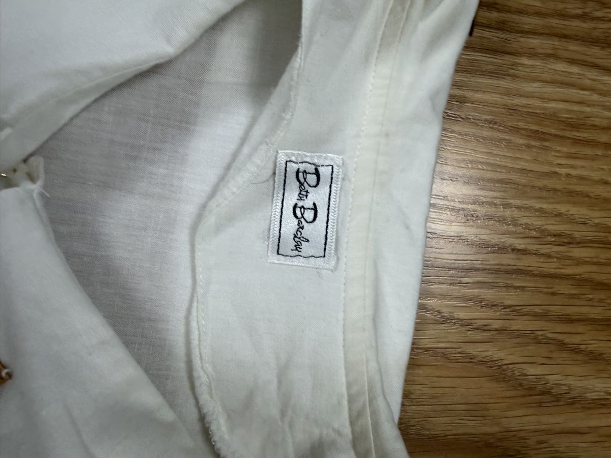 Camicette: Vintage white blouse size 40 with sequins  – Usato da Knonau venduto da Grapesvintage 5