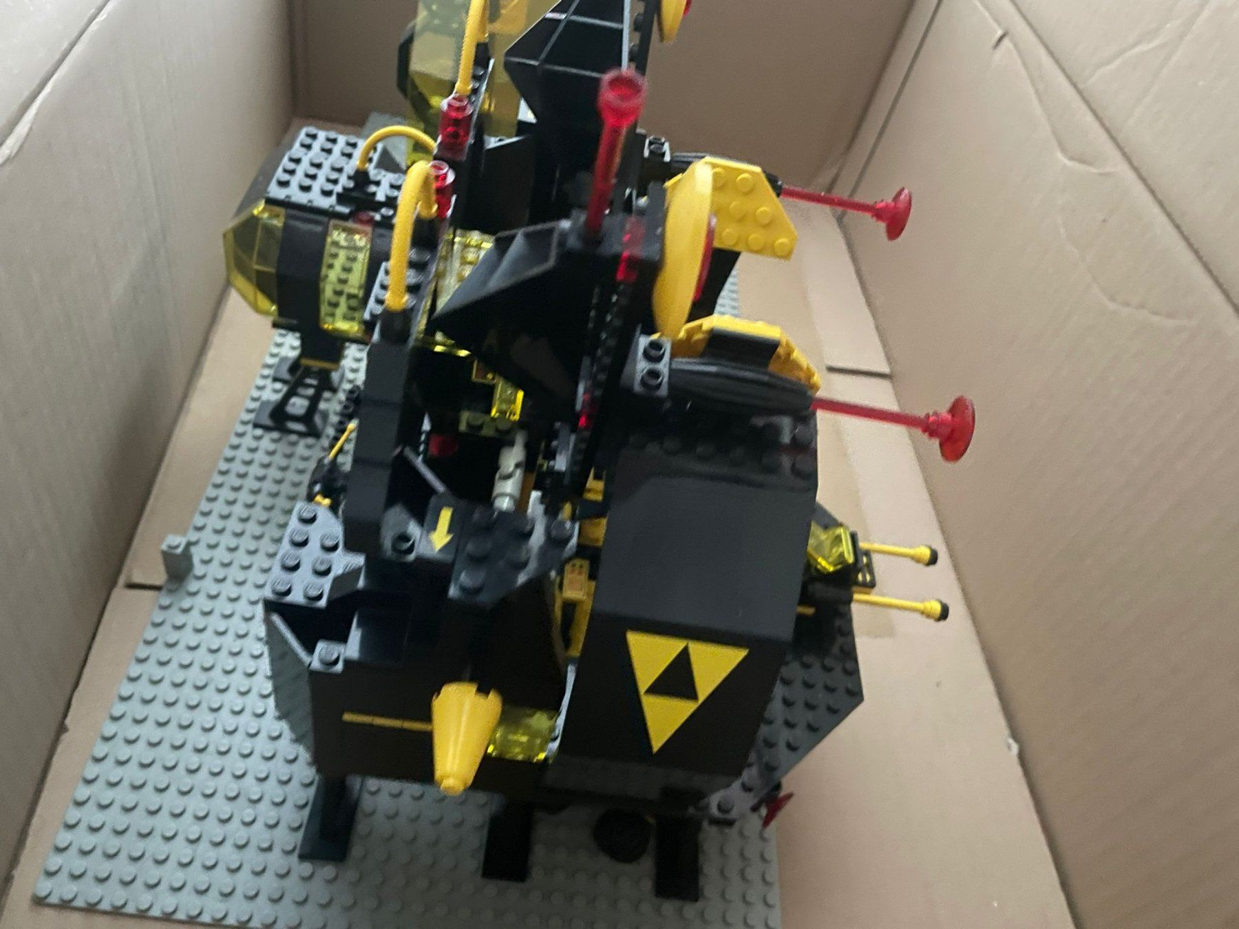 Lego Kit di costruzioni: Lego Legoland Space 6987 Blacktron I Message Intercept Base – Usato da Olten venduto da HoYa01 3