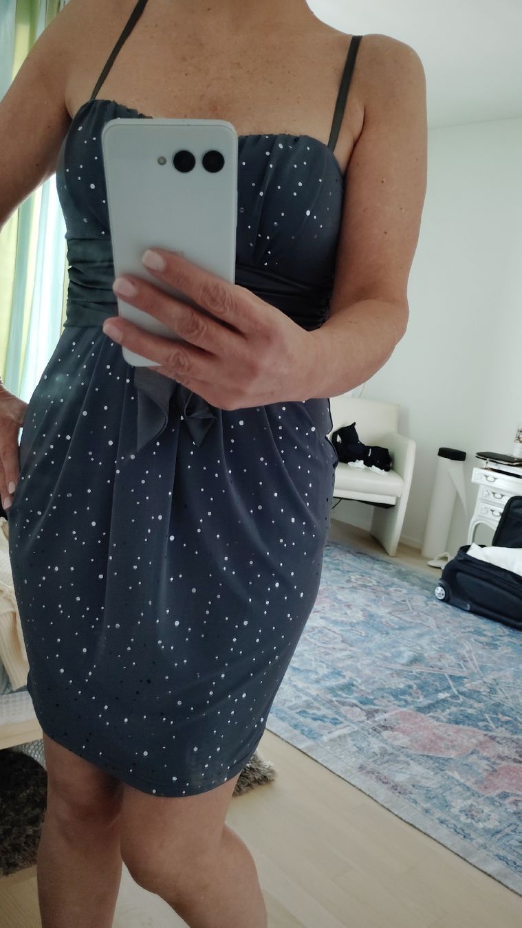 Vestiti: graues Kleid mit Glitzer – Nuovo (secondo la descrizione) da Spreitenbach venduto da ludwigmaira