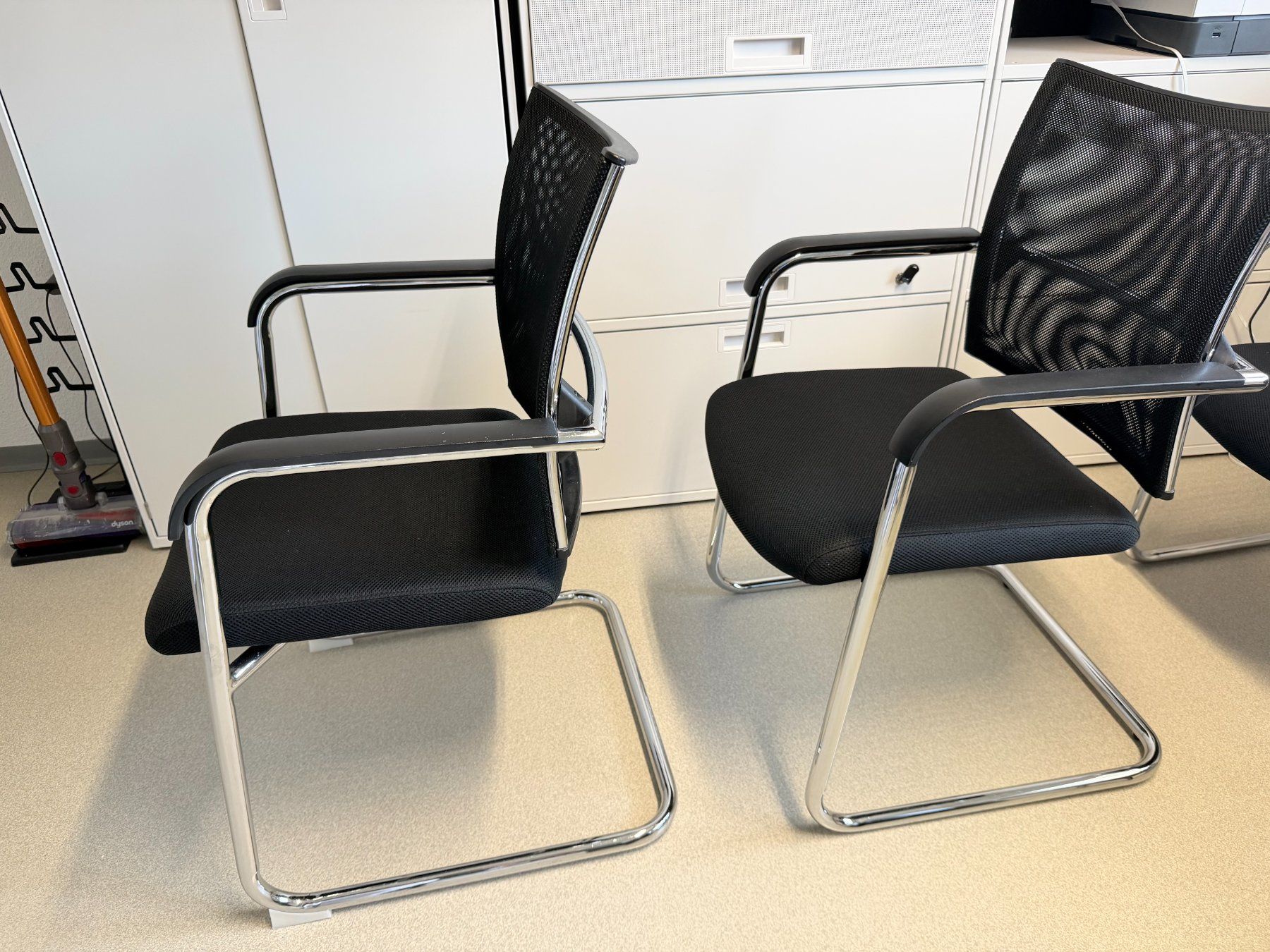 Stühle: 4 Besucherstühle, schwarz – Gebraucht aus Schöftland von pra_lzj5