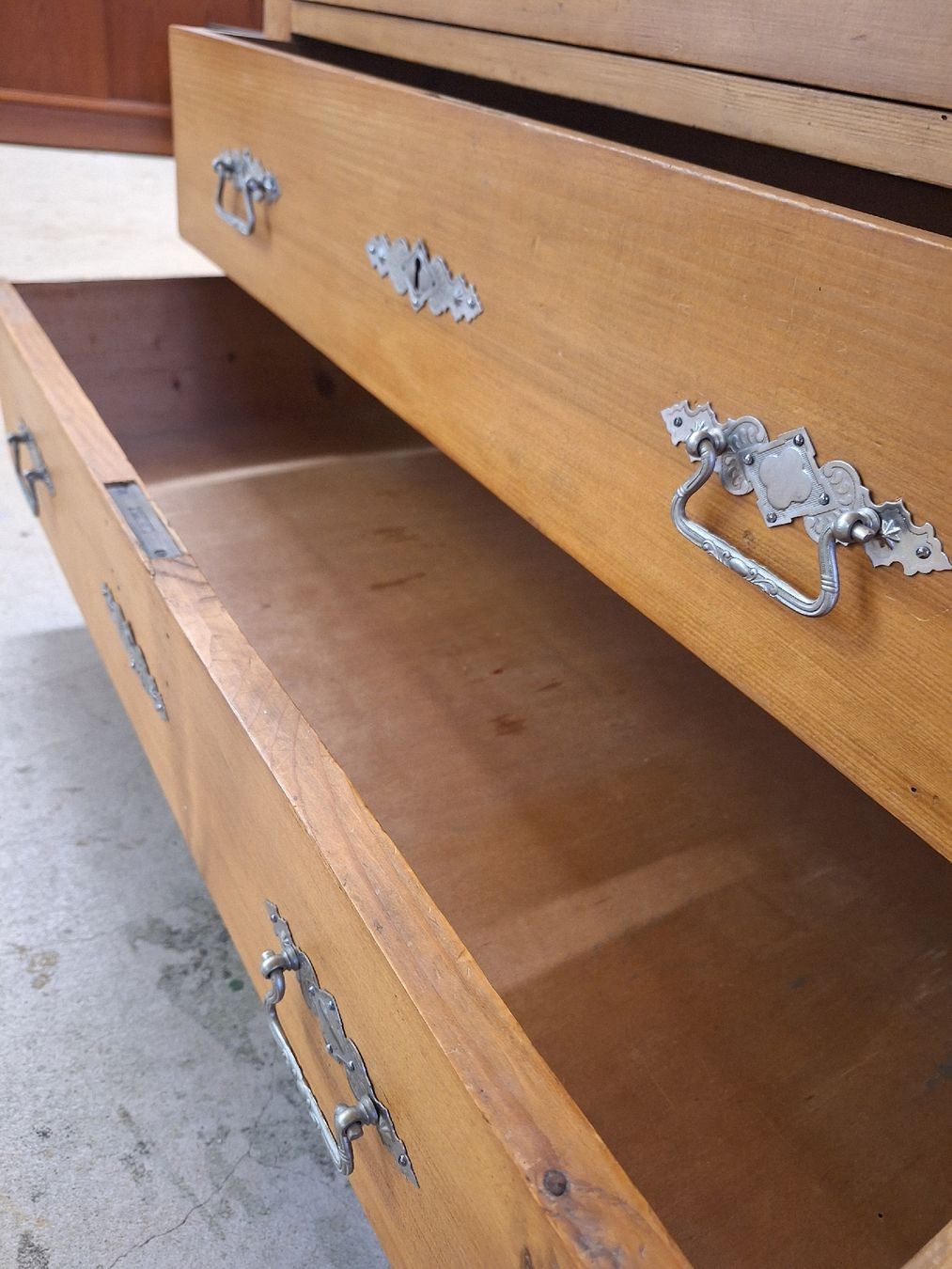 Commodes: Antike Kommode – D'occasion à Urtenen-Schönbühl par Atelier21_bern 2