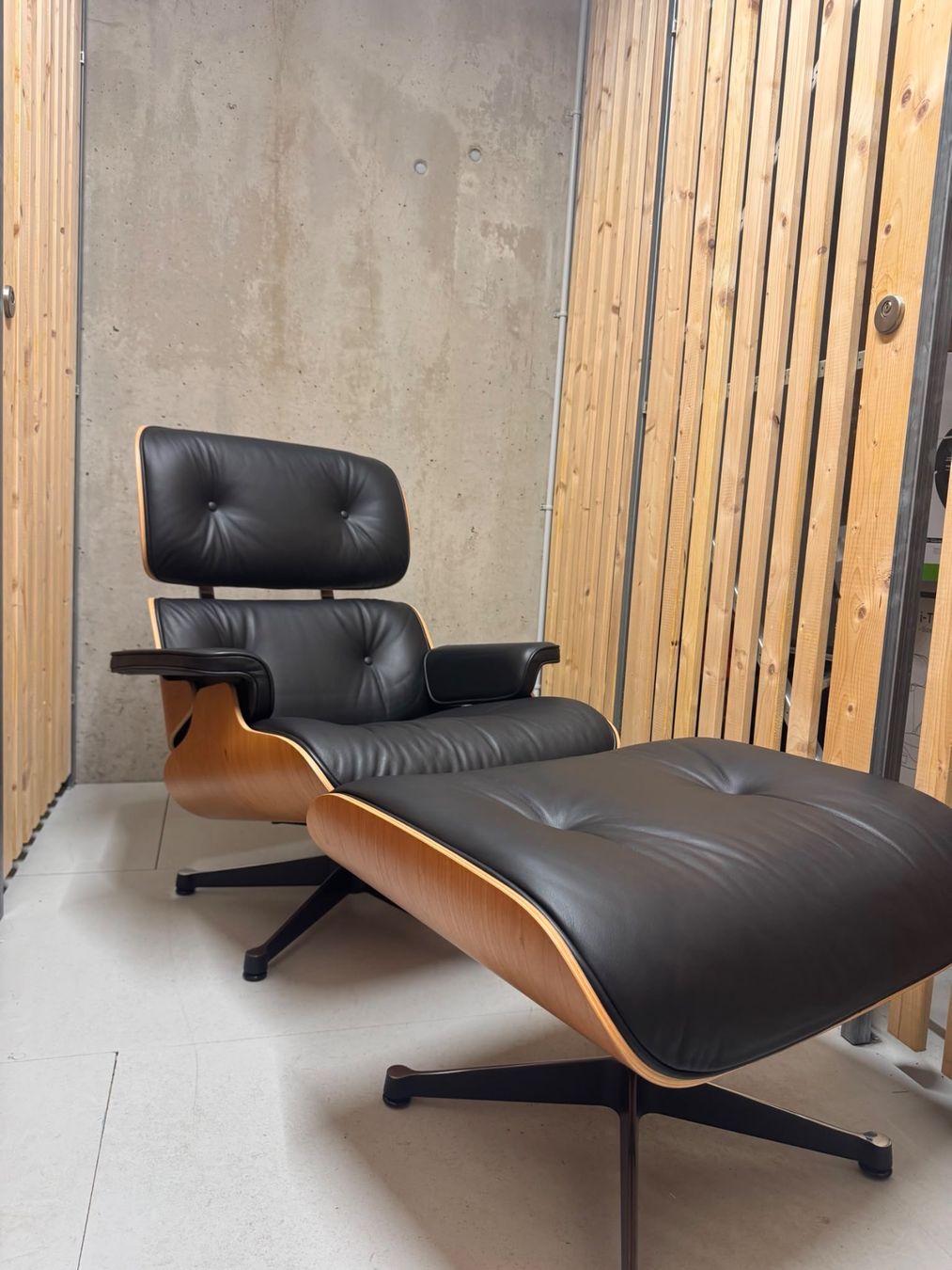 Vitra Poltrone: Vitra Lounge chair&ottoman – Usato da Basel venduto da iinnaa