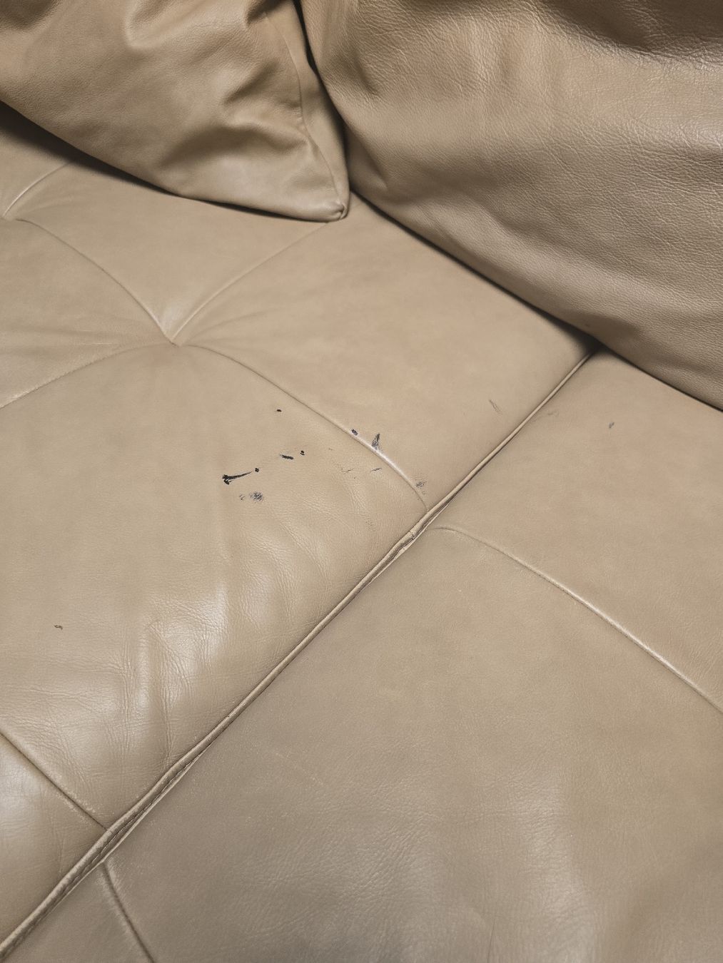 Divani: Ledercouch beige mit Hocker gebraucht – Usato da Stein am Rhein venduto da dom_k28v 2