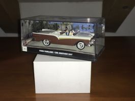 Ford Fairlane 1/43 Die another Day BOND 007