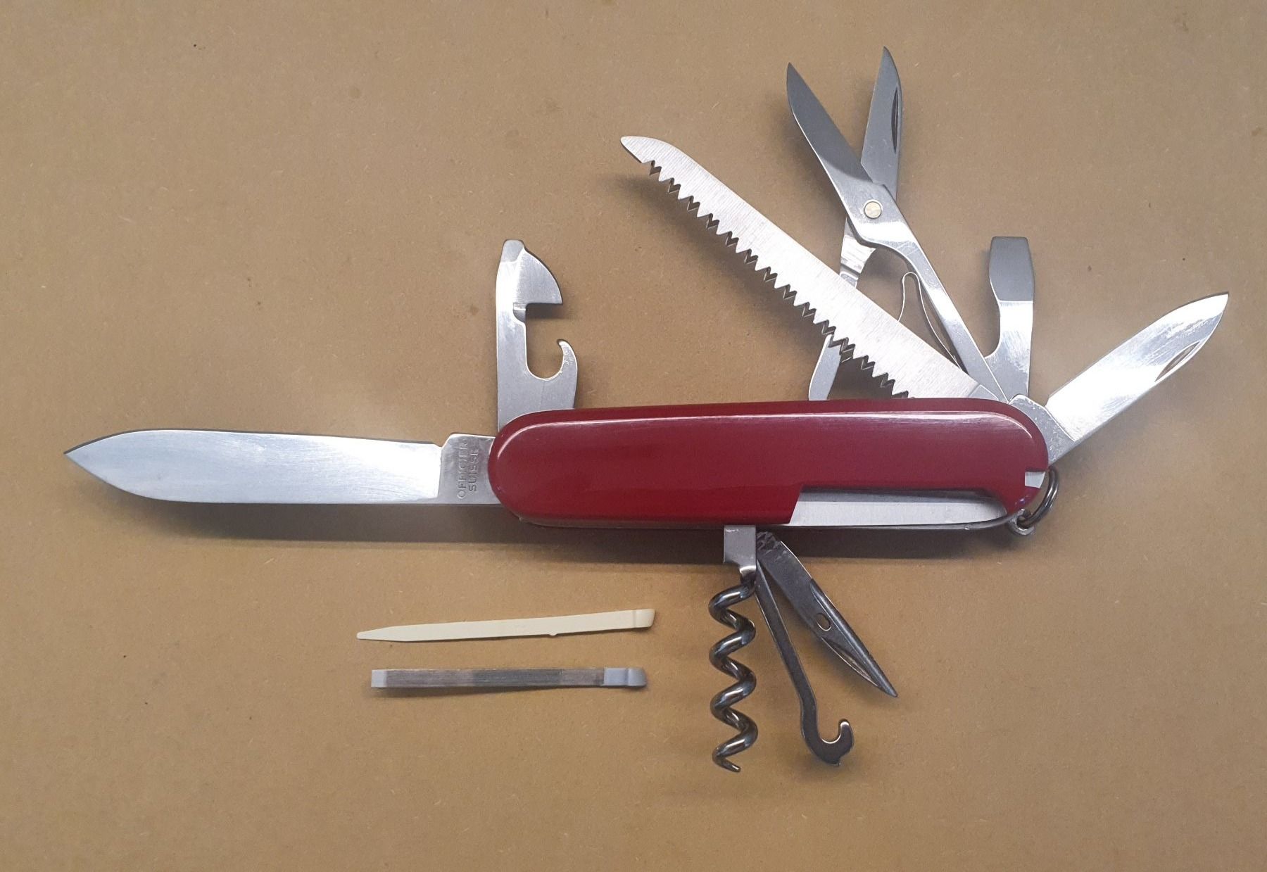 Victorinox Coltelli tascabile: 4 Victorinox / Wenger Sackmesser mit Logo – Nuovo (secondo la descrizione) da Härkingen venduto da MarianneSi 3