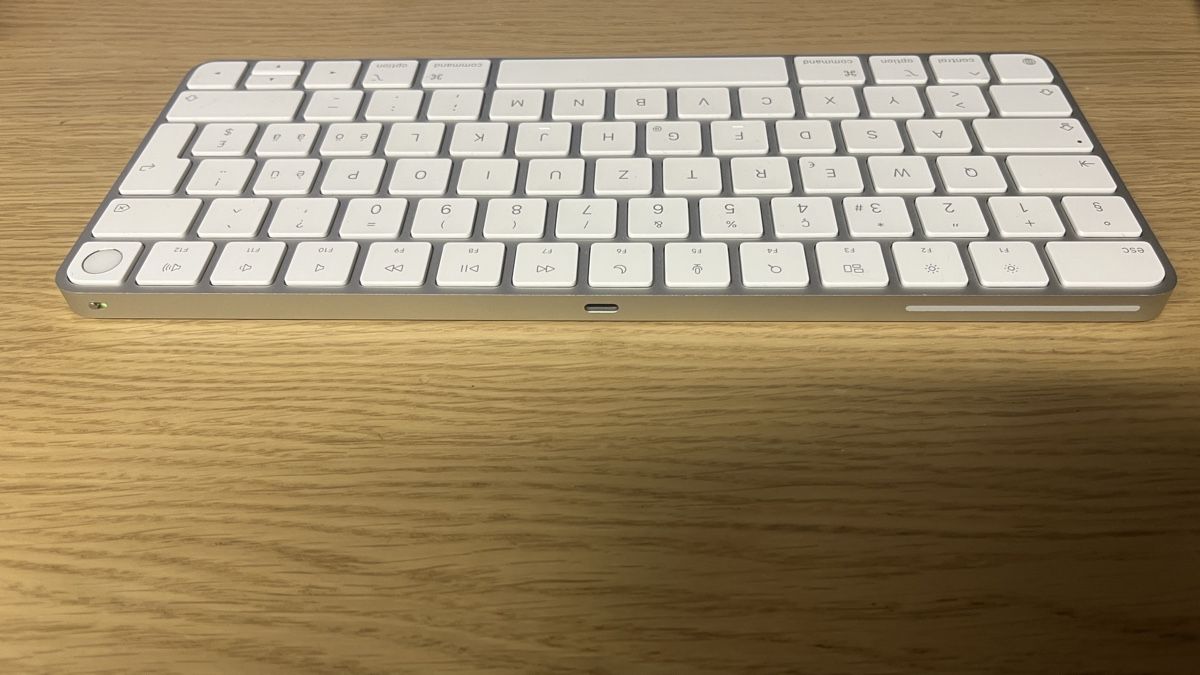 Apple Tastiere: Apple Magic Keyboard mit Touch ID CH-Layout – Usato da Zollikon venduto da pma_fb8j 2