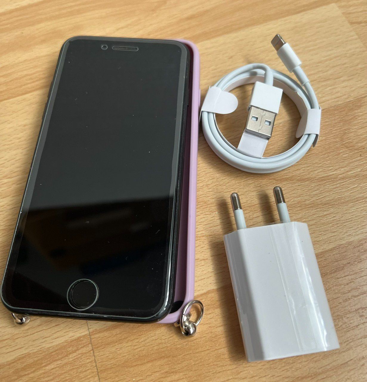 Apple Telefoni cellulari / Smartphones: Phone 7 Grau 32GB – Usato da Matzendorf venduto da HaiNakamoto