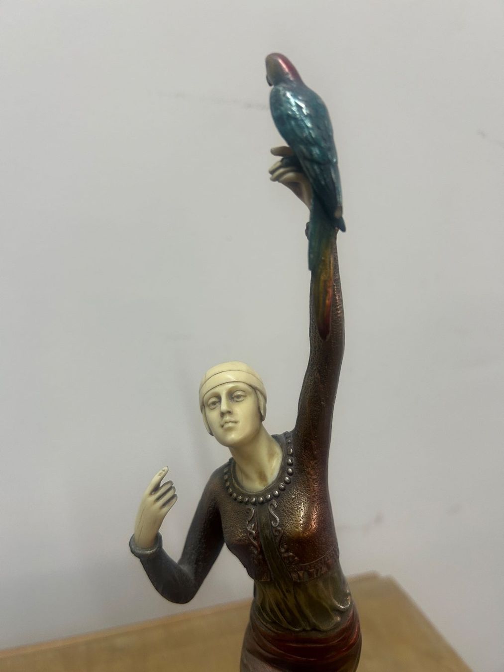 Sculture & Statue: Skulptur Mädchen mit Papagei Paul Philippe ca. um 1925 – Usato da Zürich venduto da Levelart 1