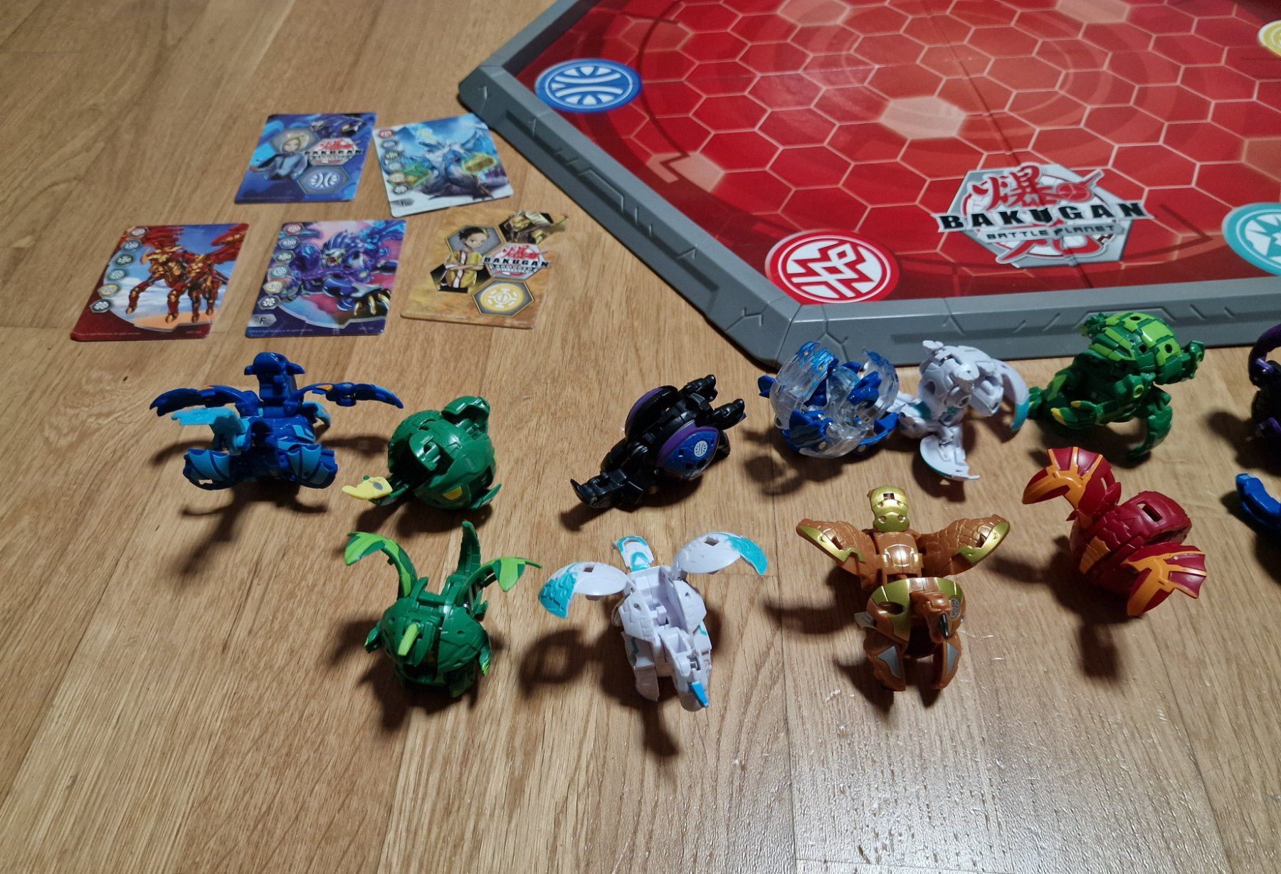 Jouets: Bakugan Set mit Arena und Karten – D'occasion à Würenlingen par zezy 1