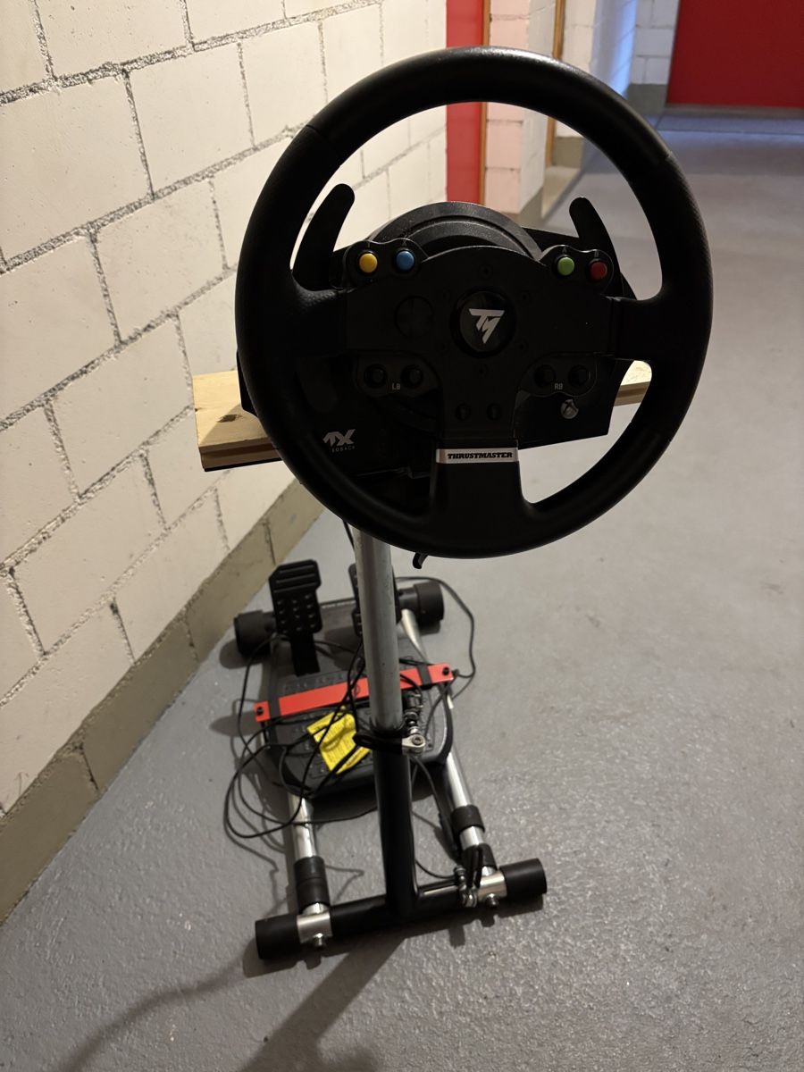 Thrustmaster Controller: Thrustmaster TMX Lenkrad für Xbox Series – Usato da Frutigen venduto da Philippe_jsp