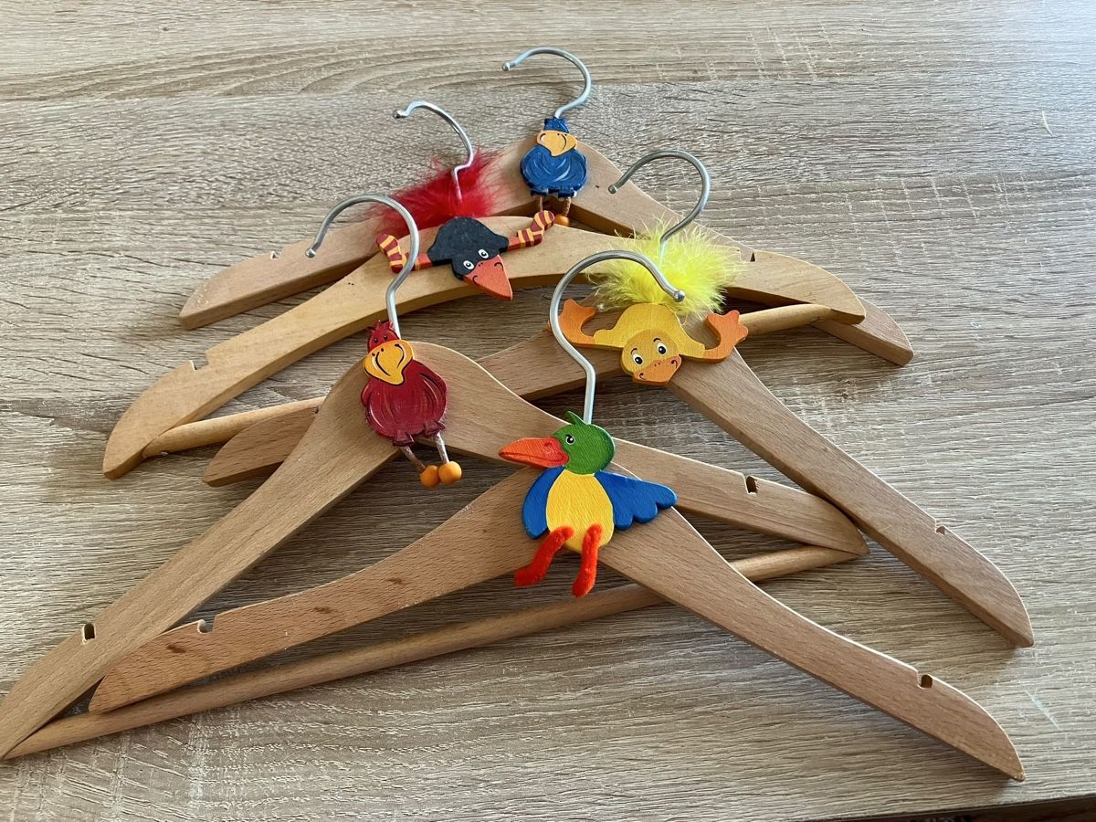 Cintres: Kinder Kleiderbügel Holz – D'occasion à Zufikon par tam_gfx6