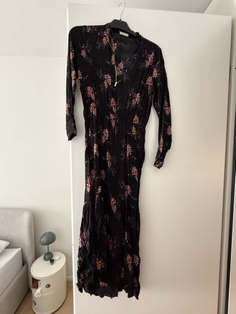 Kleid schwarz geblümt mit Reissverschluss. Grösse S