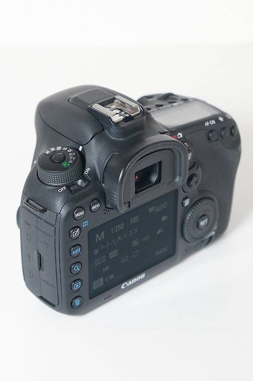 Canon Appareil photo: Canon EOS 7D Mark II (Body) – D'occasion à Zürich par acezwei 2