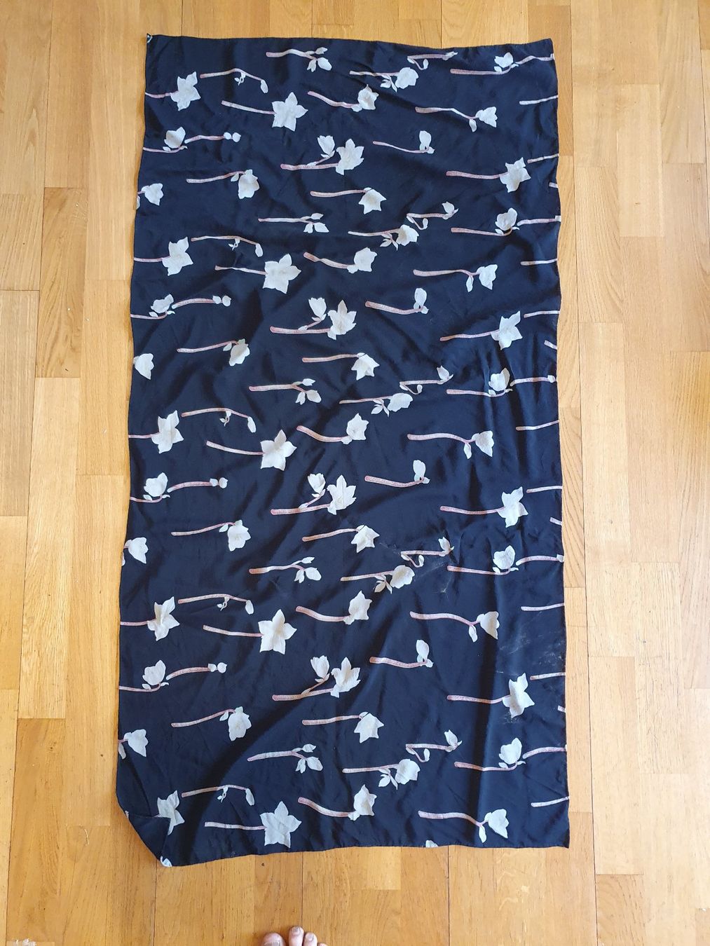 Foulard & Sciarpe: Foulard schwarz Blumenmuster – Usato da Zürich venduto da loosebone 1