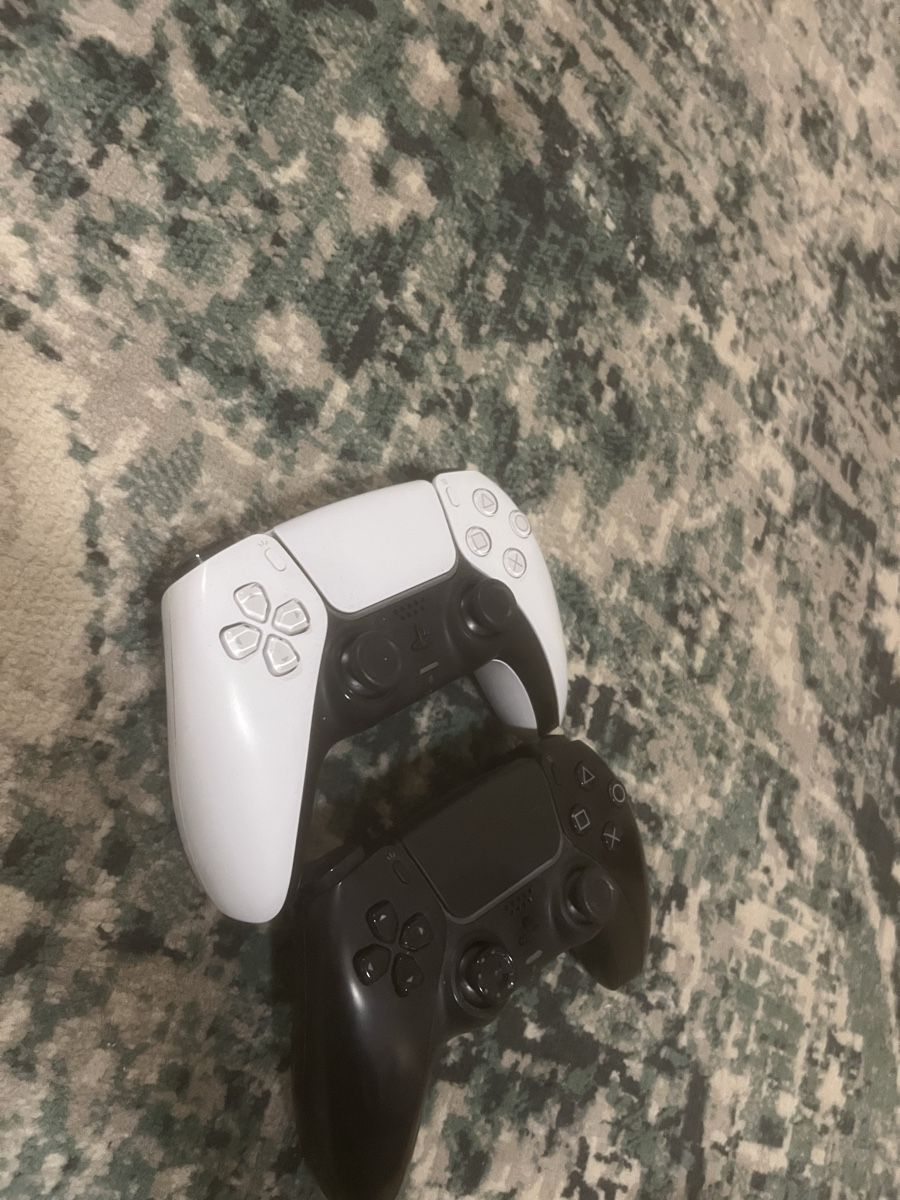 Sony Controller: 2 Playstation Controller – Gebraucht aus Bülach von Virgenia 2