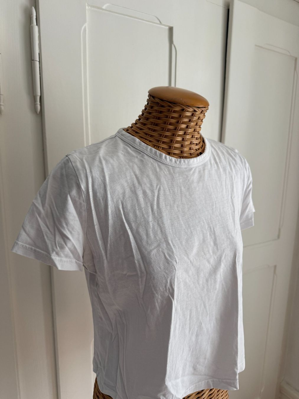 Zara T-shirt: ZARA - cropped T-Shirt weiss M – Usato da Zürich venduto da Diazaio 1