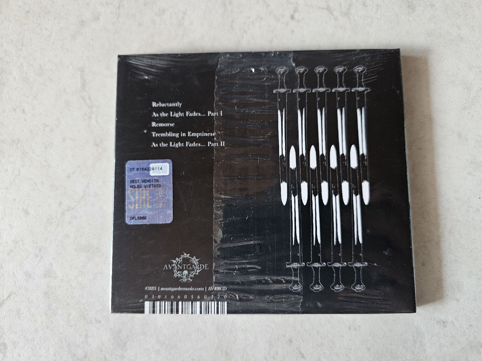 CD: Suicide Forest  -  Reluctantly  /  Fabrikneu – Nuovo e nell'imballaggio originale da Schneisingen venduto da backstore24 1