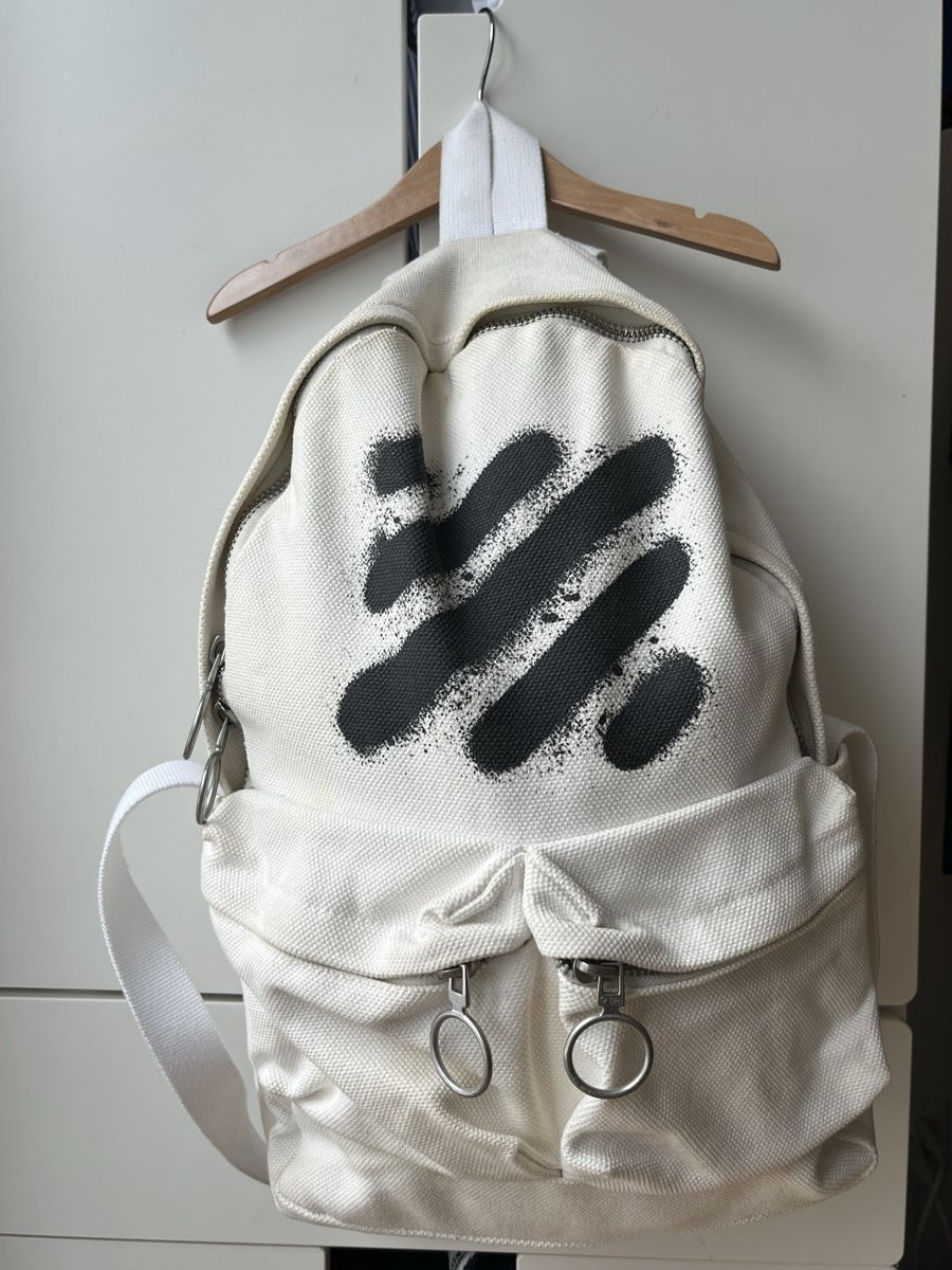 Rucksäcke: Off White Diagonal Spray Backpack – Gebraucht aus Basel von P_BS_52