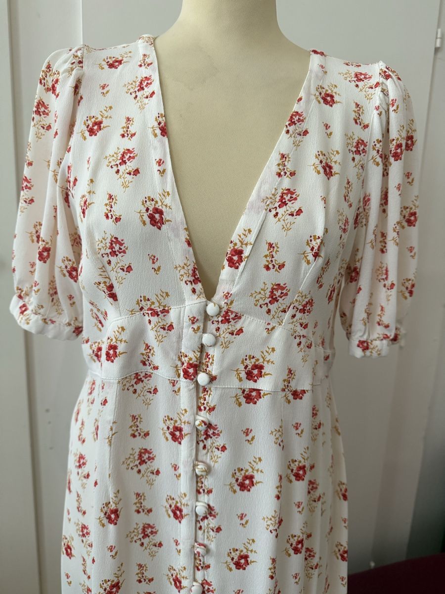 Asos Kleider: Robe fleurie blanche ASOS – Neu (gemäss Beschreibung) aus Le Locle von tchanatakoua 1