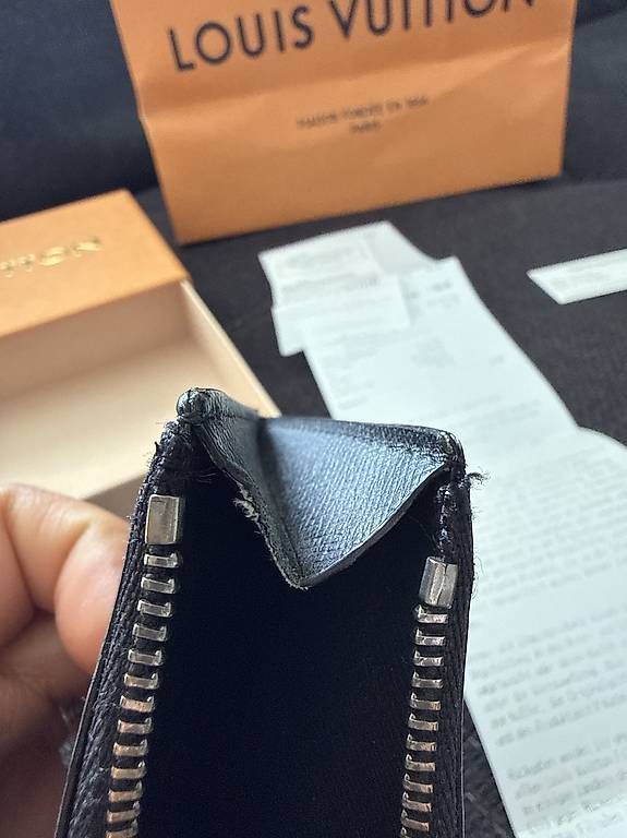 Louis Vuitton Portafogli: Louis Vuitton Kartenetui Zipper Monogram Eclipse & Zubehör – Usato da turbenthal venduto da spongi13 4
