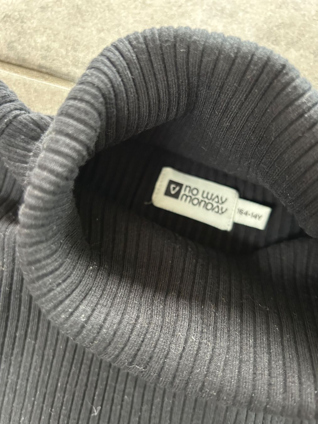 Maglioni & Felpe: Schwarzer Rollkragenpullover Gr. 164/14Y No Way Monday – Usato da Wohlen b. Bern venduto da Beppe99 2