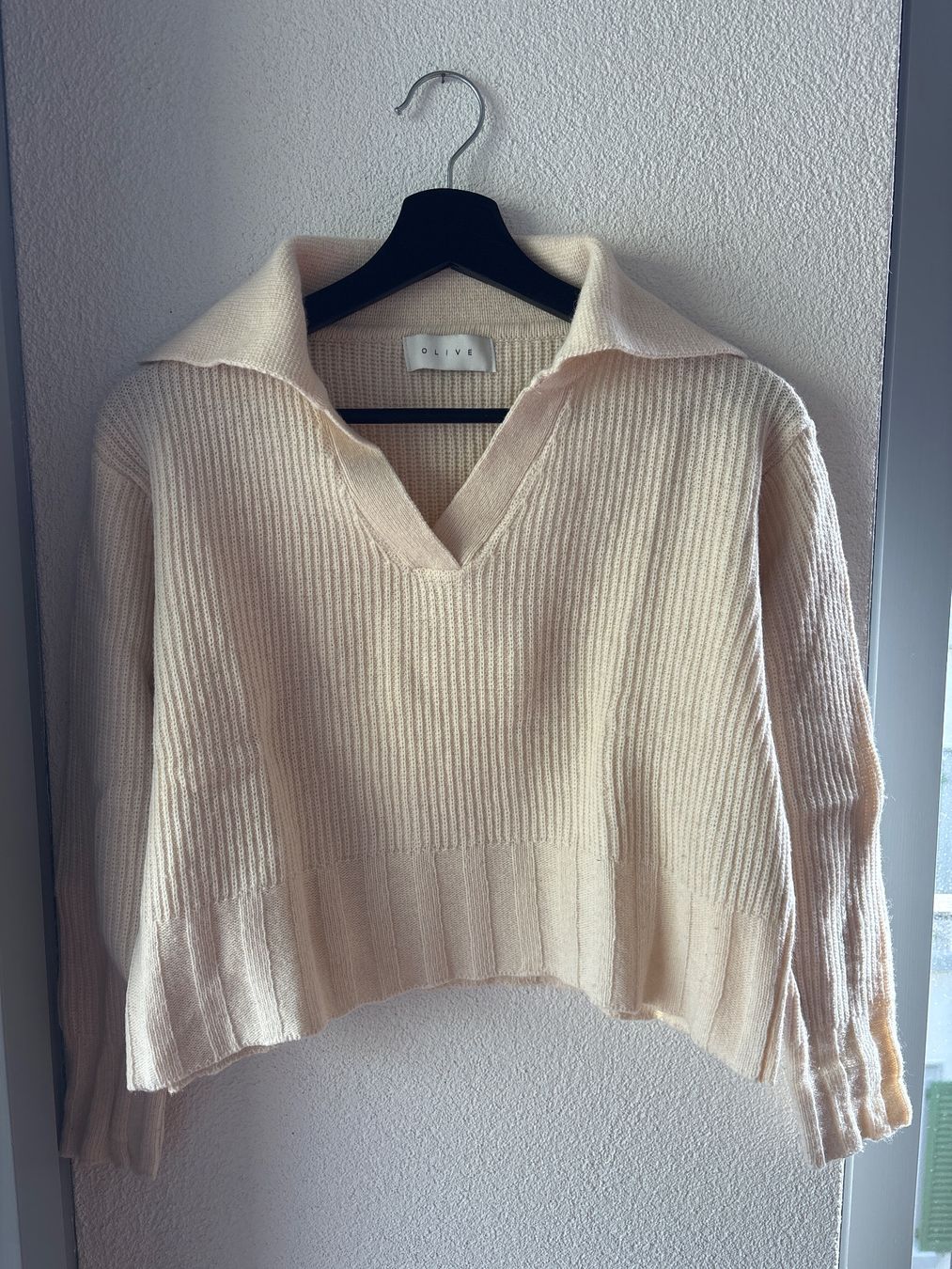 Maglioni & Felpe: Pullover in Hellbeige, kurz und mit V-Ausschnitt – Usato da Zürich venduto da mar_hc85