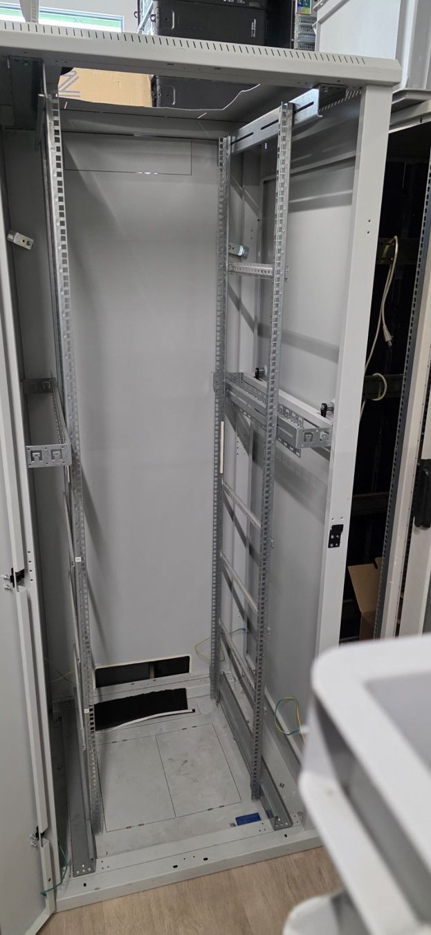 Altri accessori: Netzwerk Schrank – Usato da Elgg venduto da computerbrocki