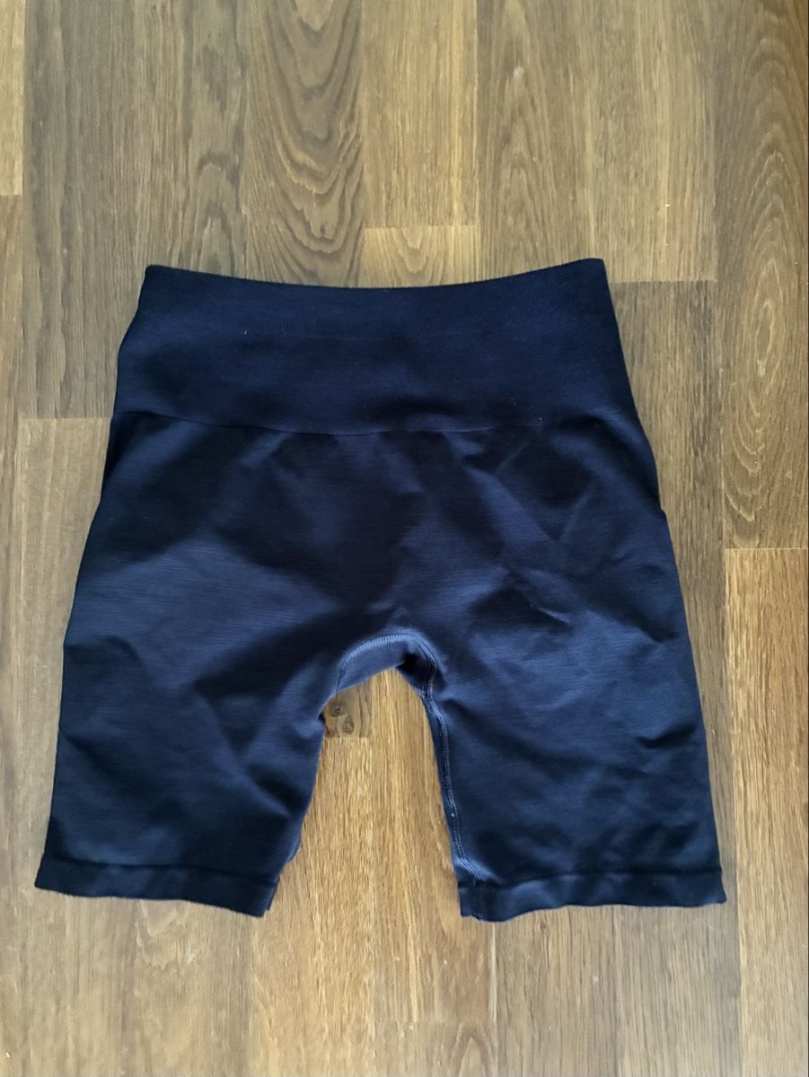 Hosen: Scrunch Shorts – Neu (gemäss Beschreibung) aus Unterengstringen von vivienneberger