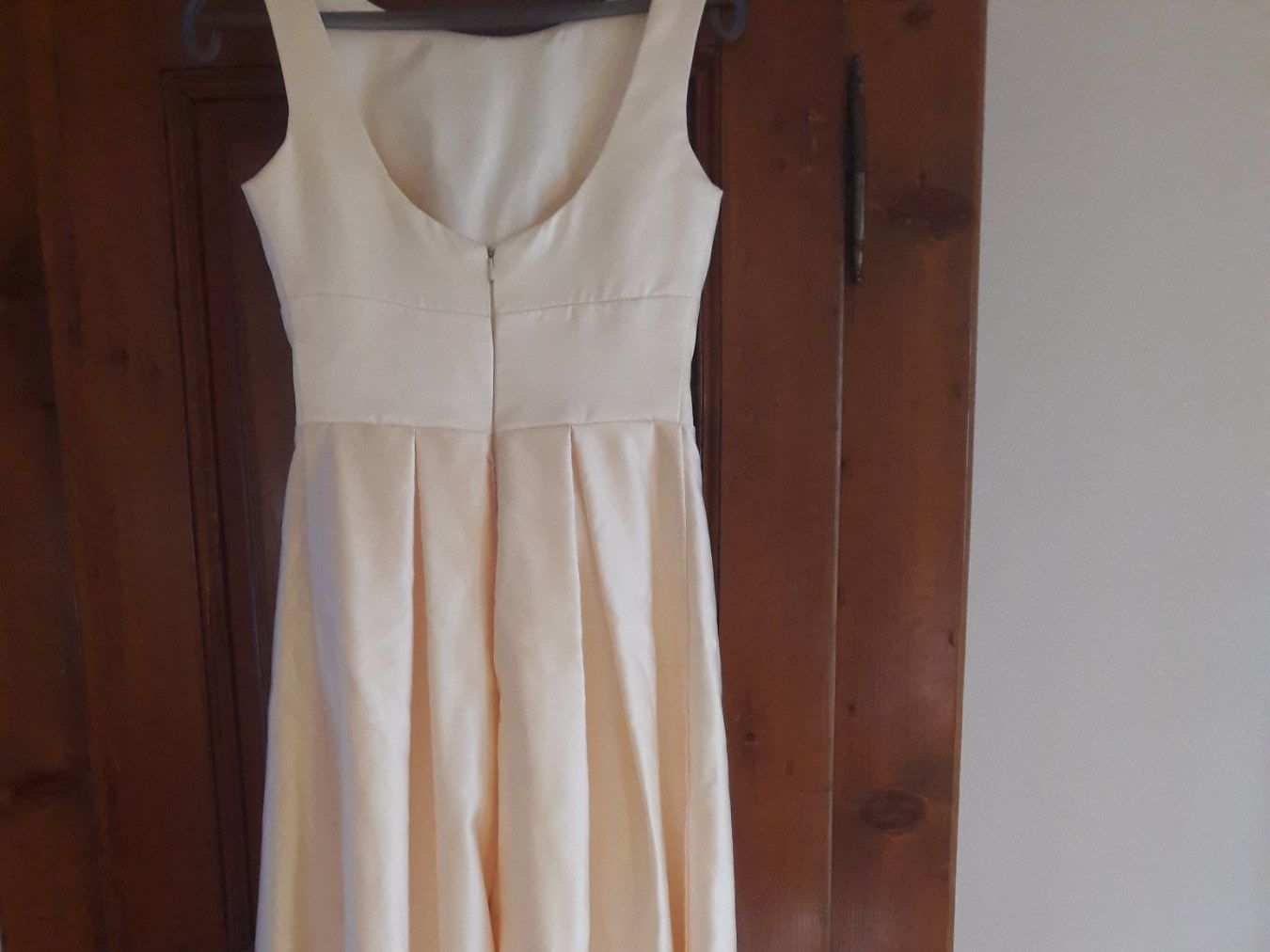 Kleider: KLEID - FESTKLEID -  Lang mit BLUME - Creme-Farbe - ca. 32 – Gebraucht aus Luzern von miocarobabbonetoscan 1