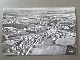 KLOTEN MIT FLUGHAFEN IM HINTERGRUND