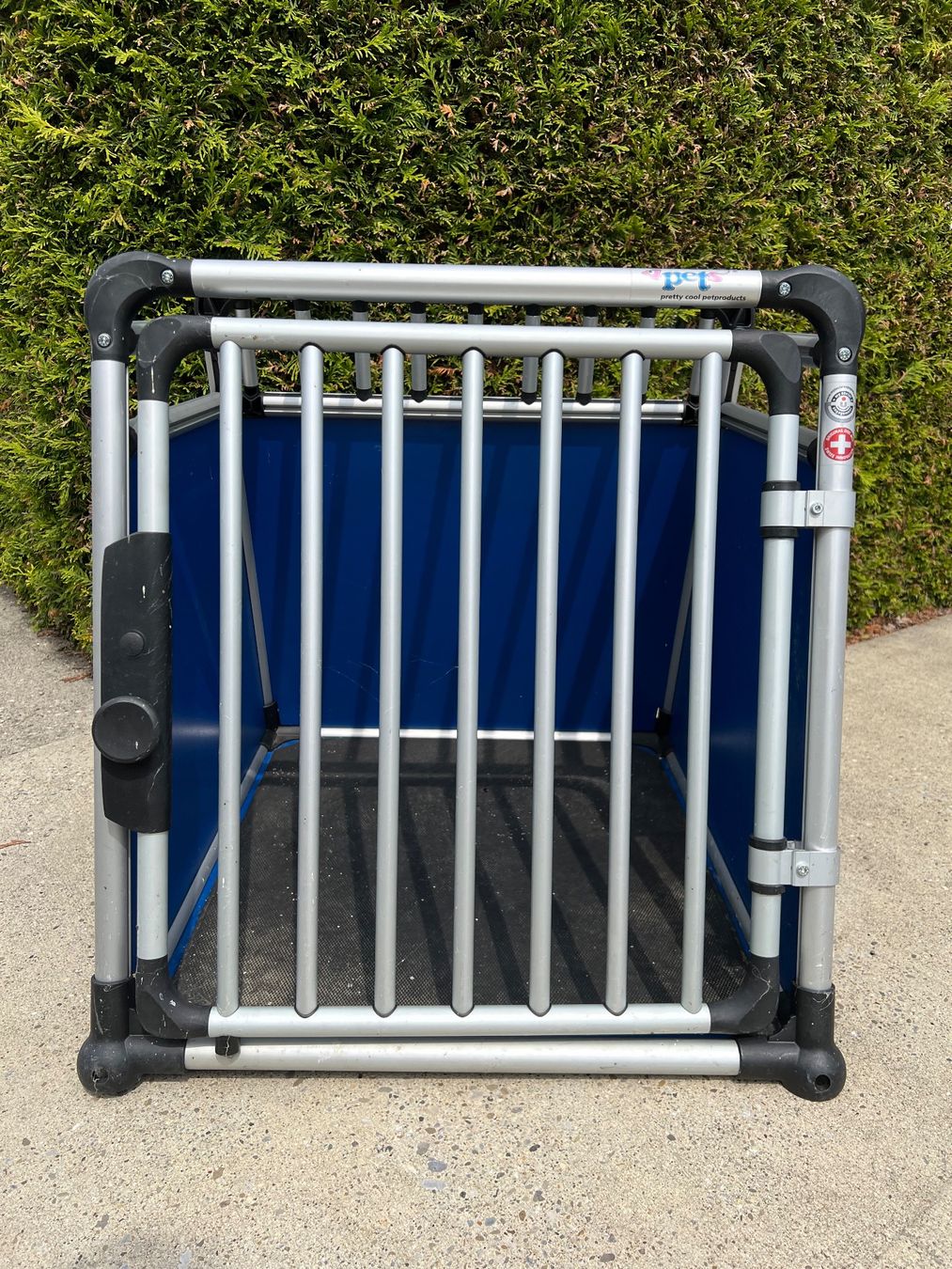 Gabbie, trasporto & Sicurezza: Schweizer Hunde-Transportbox aus Aluminium – Usato da Evilard venduto da Ricardoverkauf2019