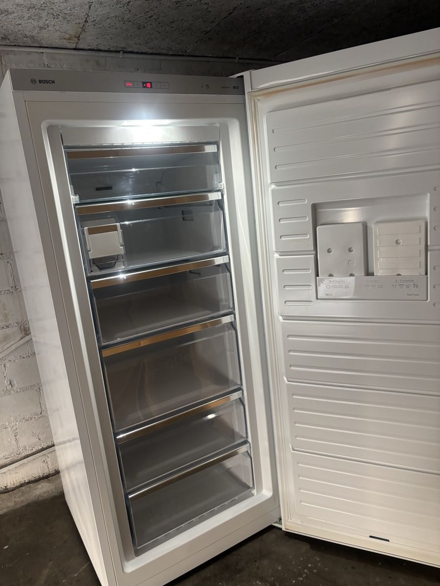Gefrierschrank: Neuwertiger Gefrierschrank aus BOSCH – Gebraucht aus Gränichen von R.7 6