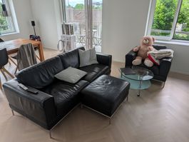 Schwarzes Echtledersofa mit Sessel und Hocker - Super!