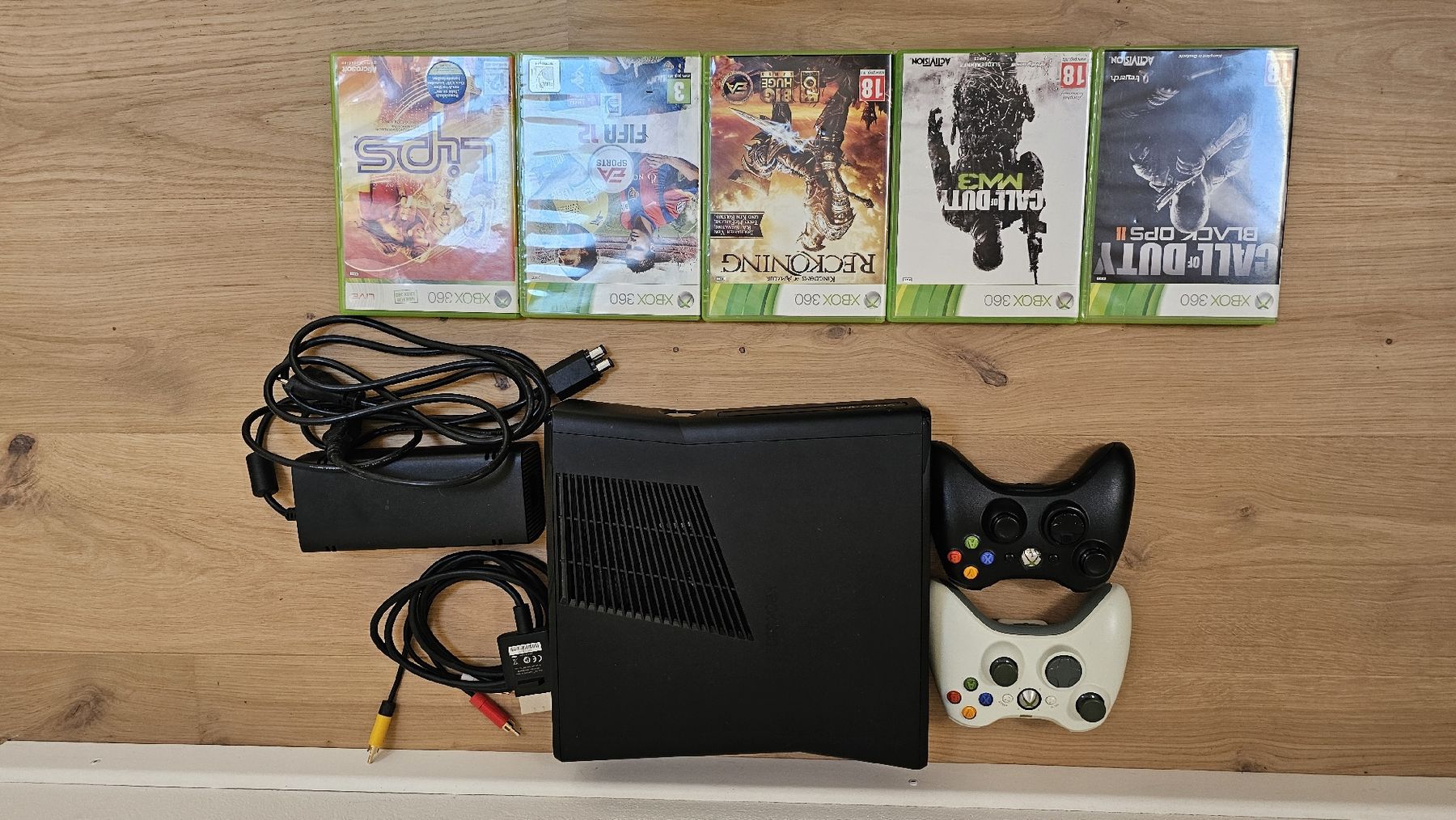 Microsoft Konsolen: Xbox 360 mit 2 Controller + 5 Spiele – Gebraucht aus Hünenberg von kri_ywr8 2