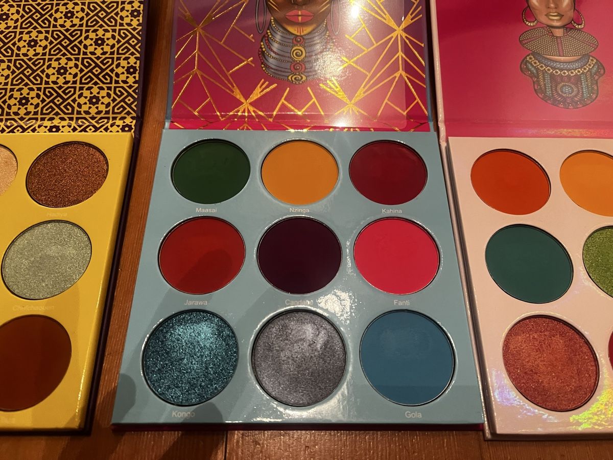 Make-up: Juvia's Place eyeshadow palettes 4 in a bundle – Usato da Aarau venduto da kailing12 2