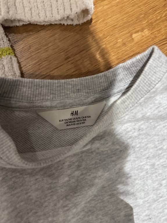 Pulls et sweat-shirts: Pulli 134/140 – D'occasion à Abtwil SG par Bila80 2