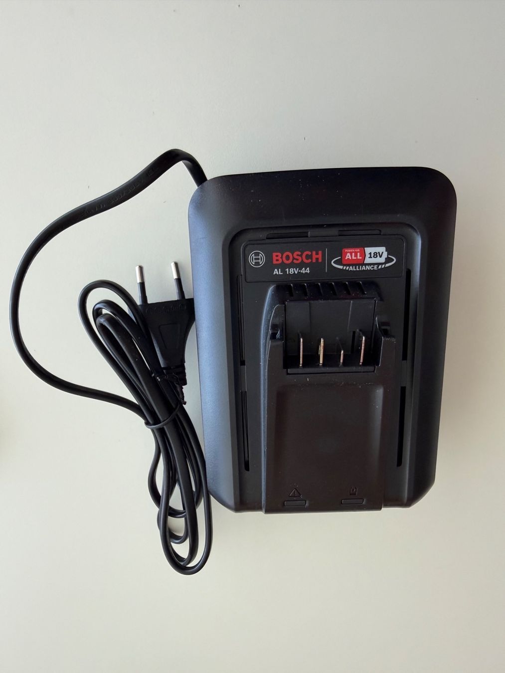 Bosch Caricatori & Batterie: Bosch chargeur de batterie AL 18V-44 – Nuovo (secondo la descrizione) da St-Gingolph venduto da GoldenKeys
