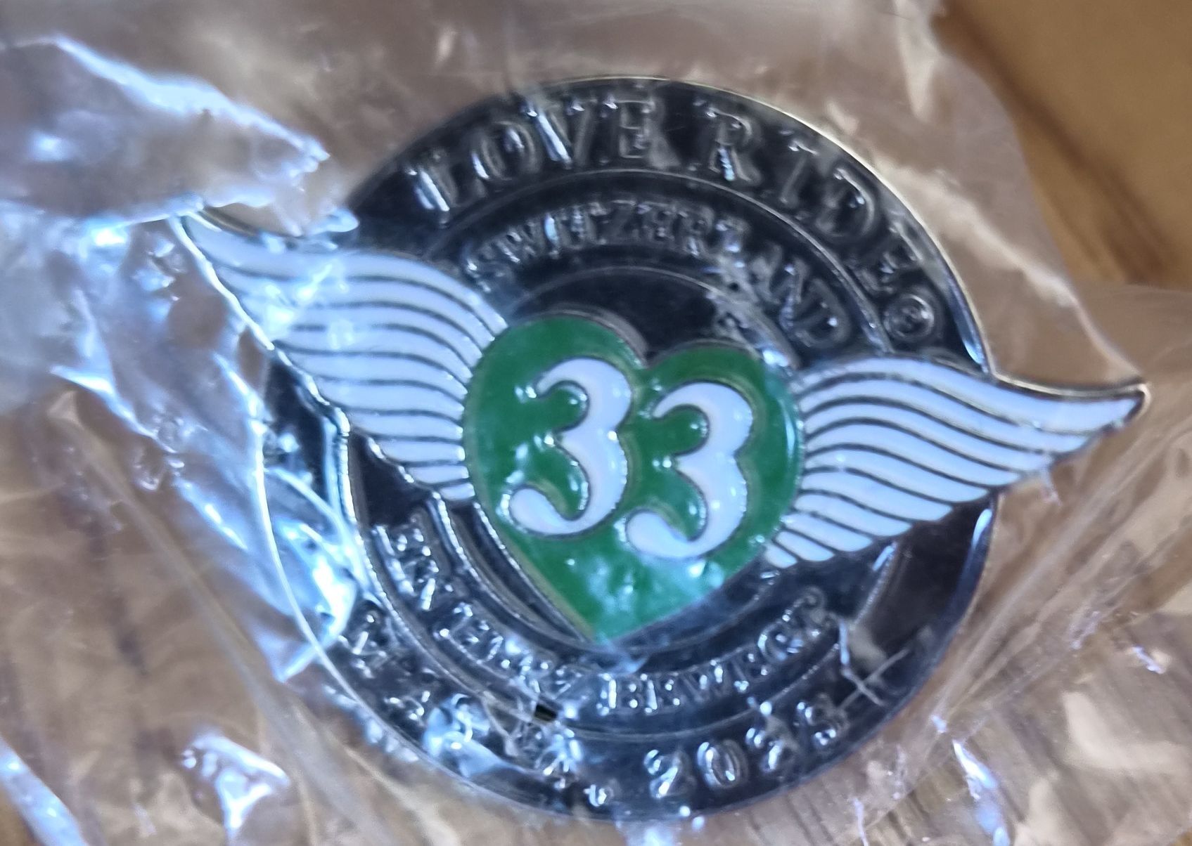 Placchette & Badge: LOVE RIDE 33 JAHRE – Nuovo e nell'imballaggio originale da Diessenhofen venduto da Brownie95