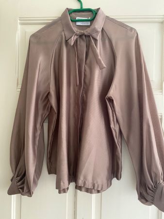 Elegante Damenbluse Gr. 38, Ballonärmel, Schleife, braun