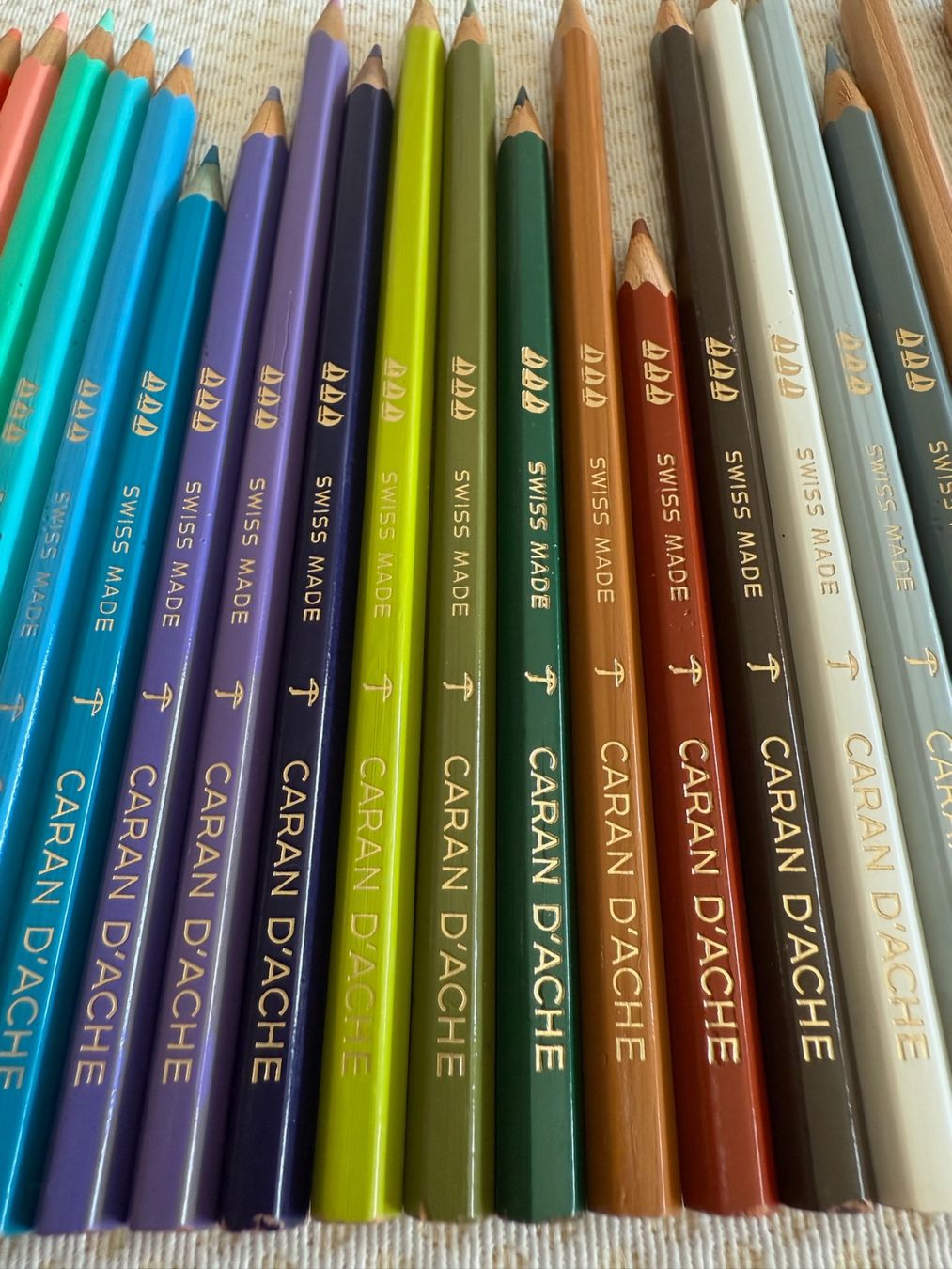Caran D'Ache Matite, matite colorate & gessi: Caran D'Ache - 50 crayons de couleur – Usato da Sion venduto da accroshoes 2