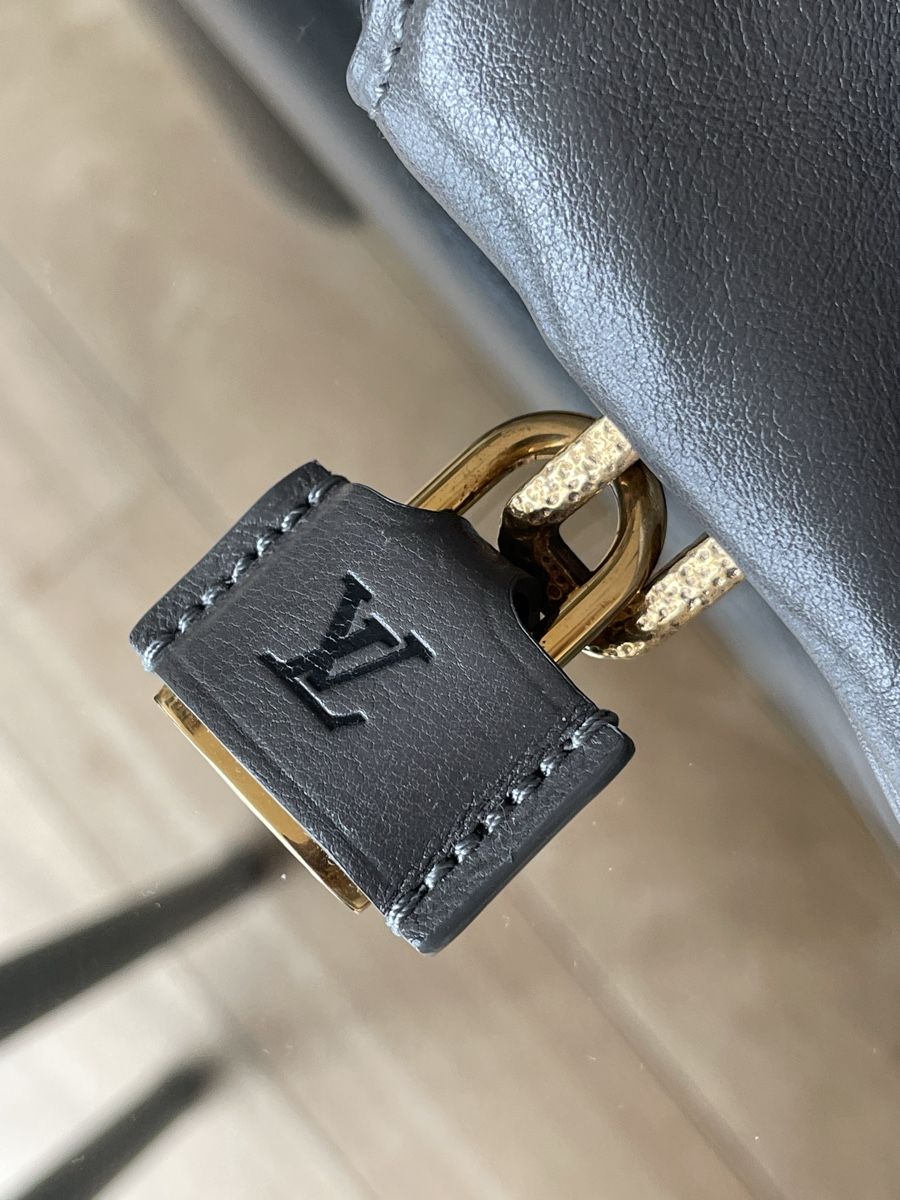 Louis Vuitton Sacs femmes: Louis Vuitton show collection limited edition Lock me – Neuf avec emballage d'origine à Cologny par Jul_ez 3