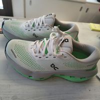 ON Laufschuhe Cloudmonster EU40 neu